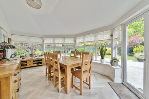 3 bedroom detached house for sale, Oakland Place, Buckhurst Hill