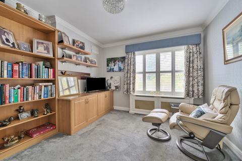 3 bedroom detached house for sale, Oakland Place, Buckhurst Hill