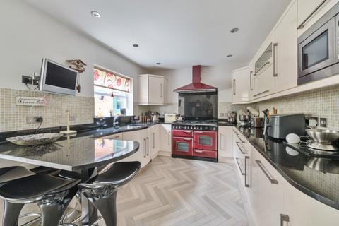 3 bedroom detached house for sale, Oakland Place, Buckhurst Hill