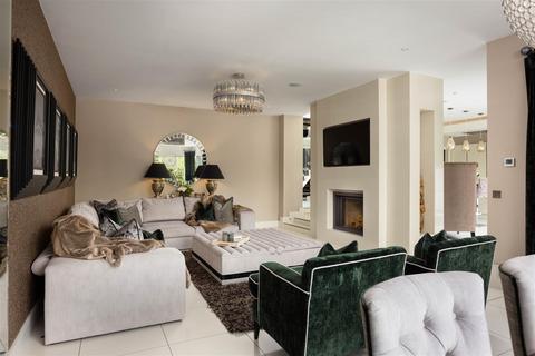 5 bedroom detached house for sale, Wigton Lane, Leeds LS17