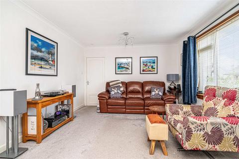 90 Garvock Hill, Dunfermline, KY12 7RN