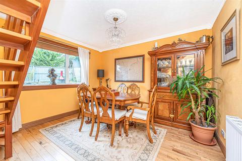 90 Garvock Hill, Dunfermline, KY12 7RN