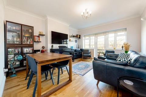 2 bedroom flat for sale, Great North Road, London N2