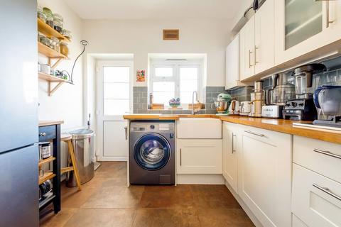 2 bedroom flat for sale, Great North Road, London N2