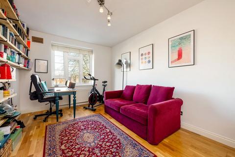 2 bedroom flat for sale, Great North Road, London N2