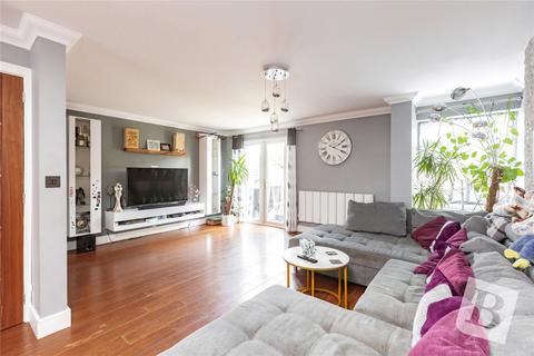 157 Moretons Court, Basildon, SS13 3LZ