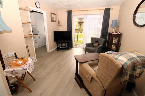 1 bedroom apartment for sale, Inglewood, The Spinney, Swanley