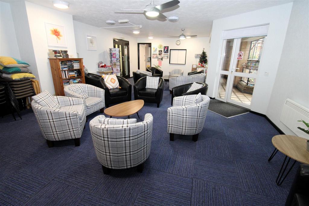 Comm Lounge1.JPG