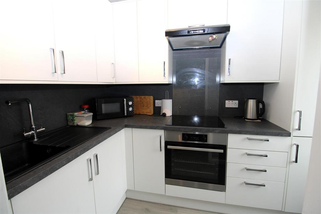 Kitchen2.JPG