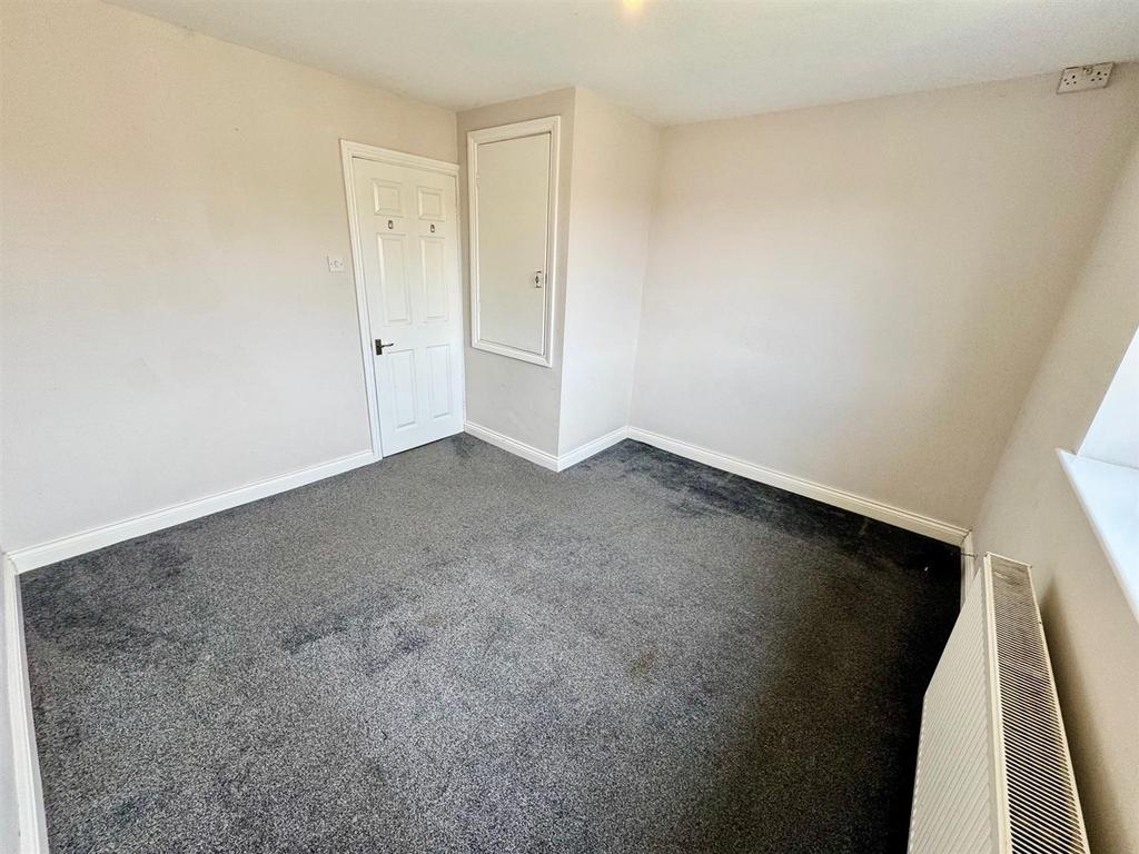 Bedroom 1b.jpg