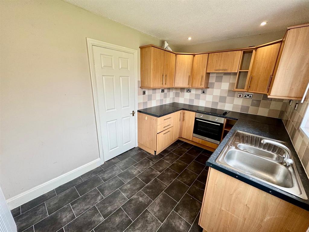 Kitchen 2.jpg
