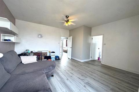 2 bedroom apartment to rent, Felixstowe Court, E16