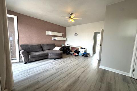 2 bedroom apartment to rent, Felixstowe Court, E16