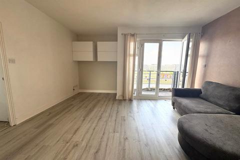 2 bedroom apartment to rent, Felixstowe Court, E16