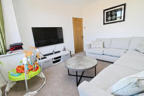 5 Old Road, Bradford, BD7 4PJ