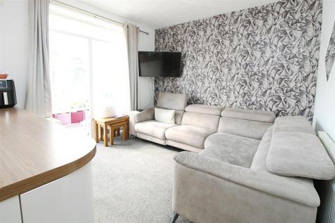 5 Old Road, Bradford, BD7 4PJ