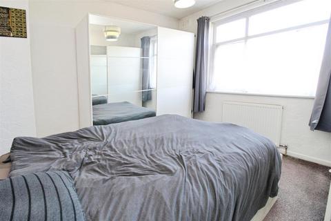 5 Old Road, Bradford, BD7 4PJ