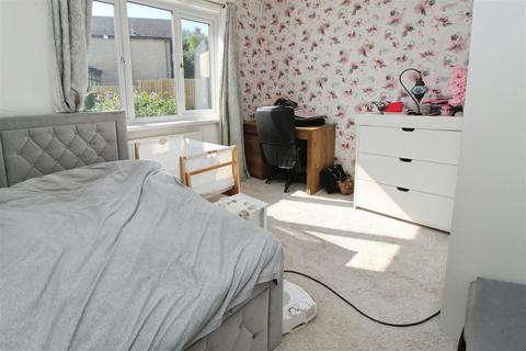 5 Old Road, Bradford, BD7 4PJ