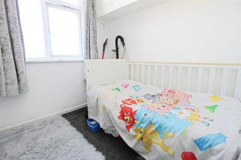 5 Old Road, Bradford, BD7 4PJ