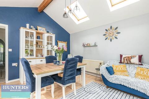 2 bedroom semi-detached bungalow for sale, Penfield Grove, Clayton, Bradford, West Yorkshire, BD14 6LJ
