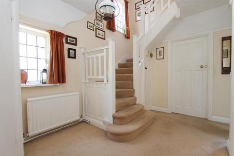 4 Beeches Walk, Carshalton, SM5 4JT
