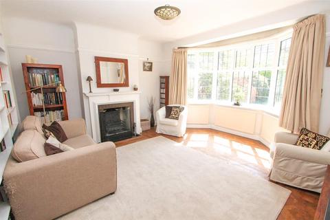 4 Beeches Walk, Carshalton, SM5 4JT