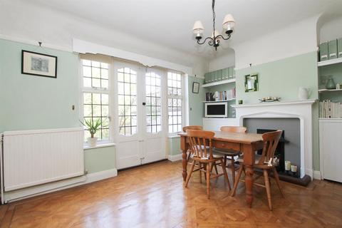 4 Beeches Walk, Carshalton, SM5 4JT