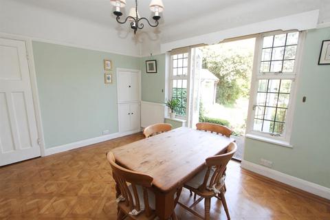 4 Beeches Walk, Carshalton, SM5 4JT
