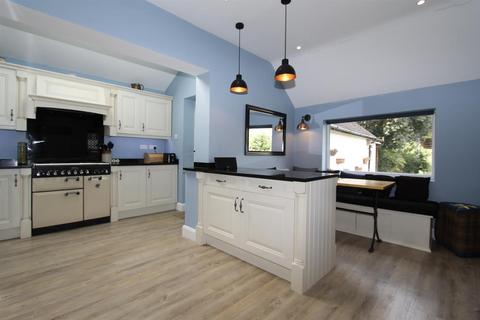 4 Beeches Walk, Carshalton, SM5 4JT