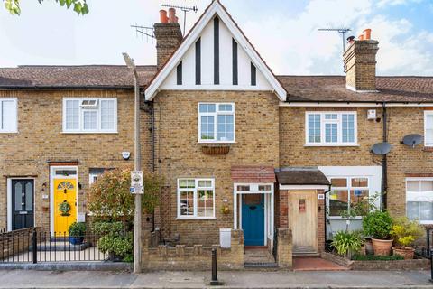 17 Clifton Road, Loughton, IG10 1EA