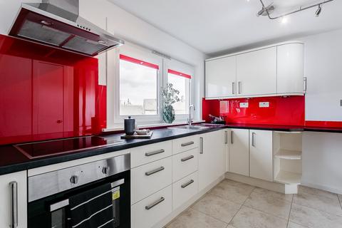 18/5 Durar Drive, Edinburgh, EH4 7JG