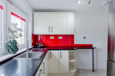 18/5 Durar Drive, Edinburgh, EH4 7JG