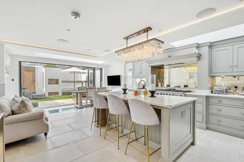 5 bedroom terraced house for sale, Campana Road, London
