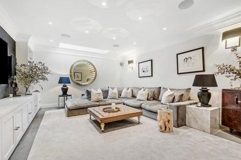 5 bedroom terraced house for sale, Campana Road, London