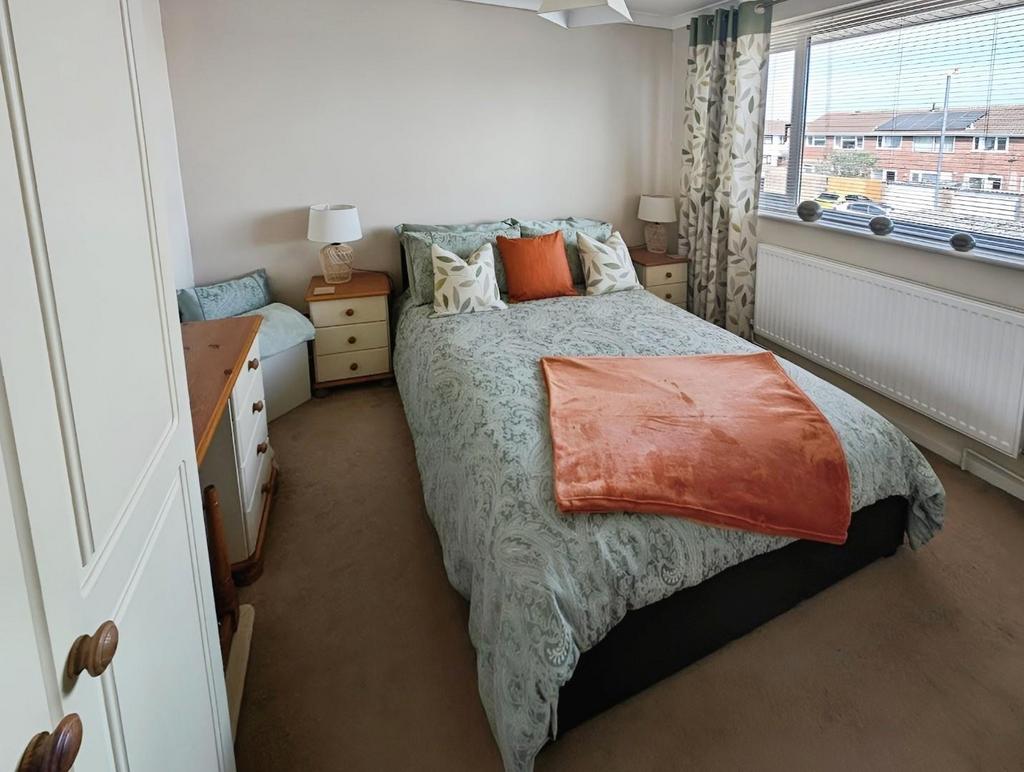 88d6d5d4-bed 202.jpg