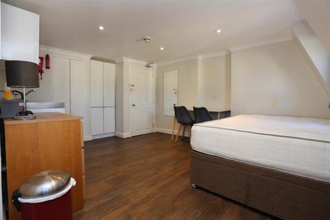 Studio to rent, Regency Square, Brighton