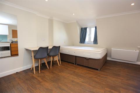 Studio to rent, Regency Square, Brighton