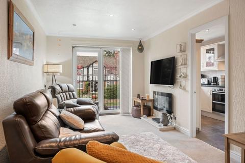 2 bedroom flat for sale, Grosvenor Lodge, Dorchester Road, Hazel Grove, Stockport SK7 5HE