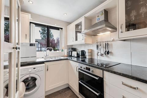 2 bedroom flat for sale, Grosvenor Lodge, Dorchester Road, Hazel Grove, Stockport SK7 5HE