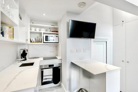 undefined, Gloucester Street, London, SW1V