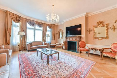 4 bedroom flat to rent, Kensington Road, Kensington, London, W8