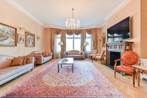 4 bedroom flat to rent, Kensington Road, Kensington, London, W8