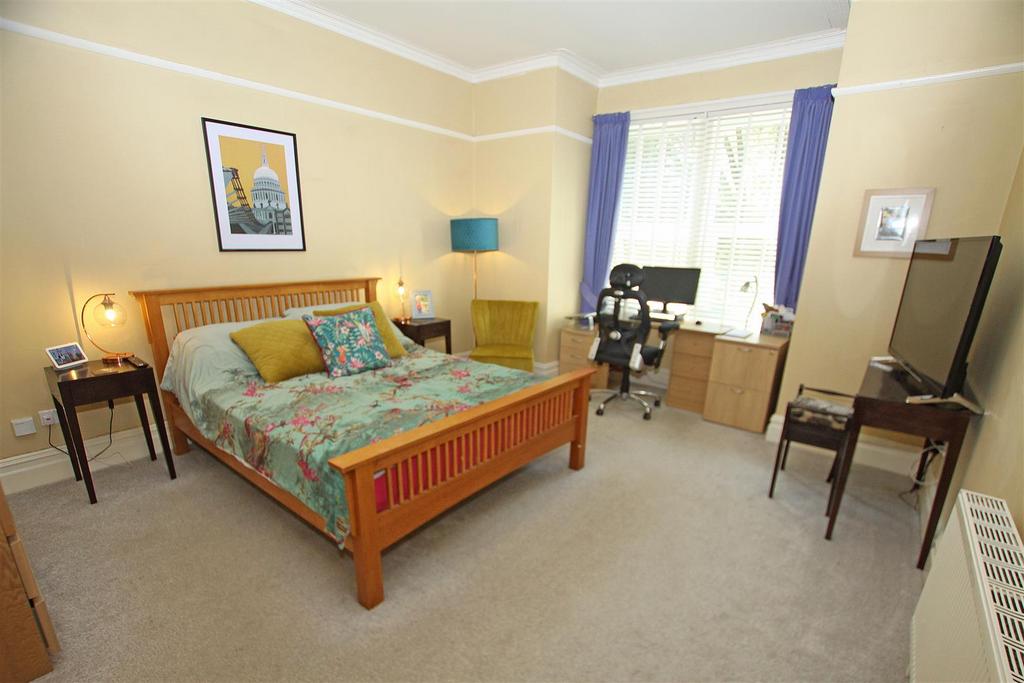 Bedroom 1.jpg