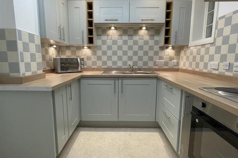 2 bedroom apartment for sale, Muchall Road, Penn