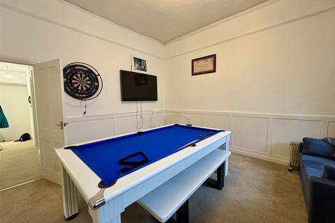 1 bedroom apartment for sale, Superb Flat with Garden & Parking in Central Wells