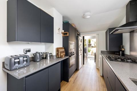 159 Albert Road, Horley, RH6 7HS