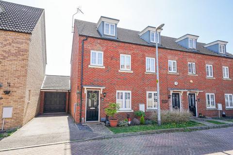 3 bedroom townhouse for sale, Sandpiper Way, Leighton Buzzard