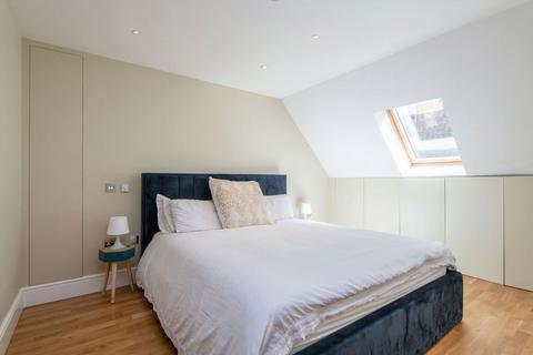 2 bedroom flat to rent, Millers Way, London W6