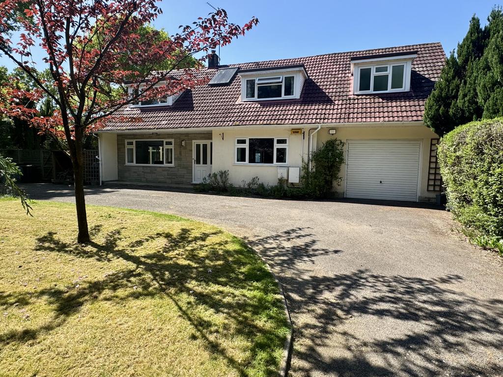 4 Bed Chalet House