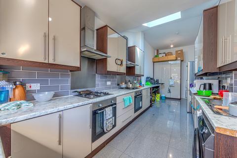 1 Sunnycroft Road, Hounslow, TW3 4DS